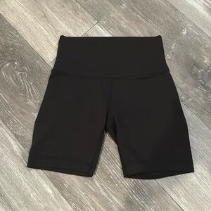 Lululemon Wunder Train High-Rise Short 6” Size 4